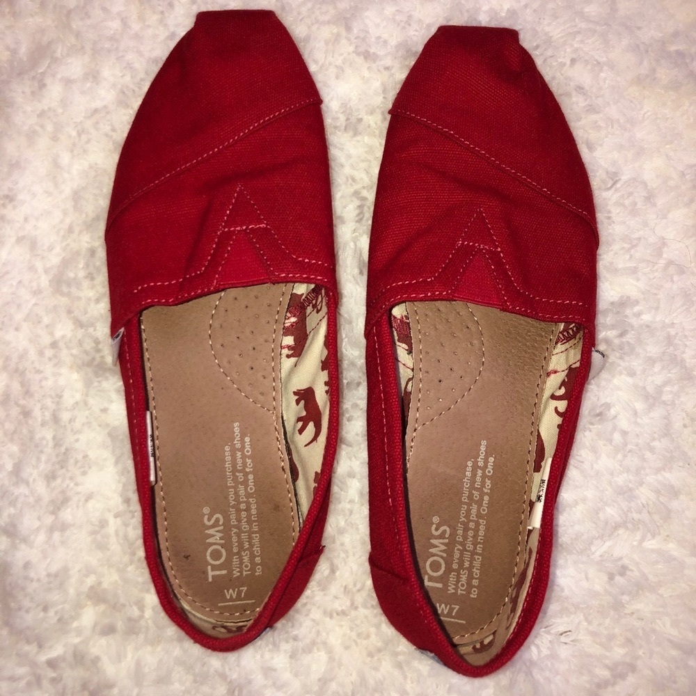 TOMS red women’s size 7